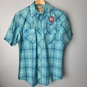 Wrangler Men's Blue Plaid Button Down Shirt Size M.